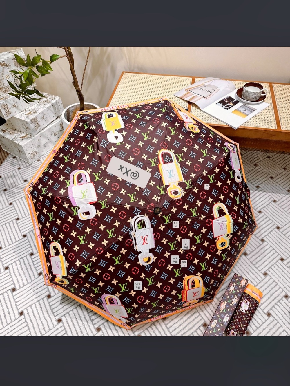 🤎 Louis. Vuitton. Letter Logo Lock and Key Pattern Umbrella